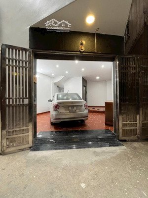 bán gấp nhà 7 tầng thang máy ôtô vào nhà ngay sau trường cao đẳng bách khoa hà nội, giá chỉ 13.9 tỷ