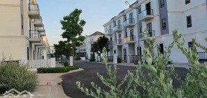 chính chủ gửi bán nhà phố liền kề 1 trệt 2 lầu giá tốt đầu tư