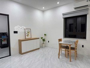 tòa căn hộ 6 tầng 12 phòng doanh thu 65tr/tháng