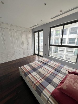 cho thuê gia đình ở hoặc làm văn phòng tầng 2-5, 75m2, giá 25 triệu, có thang máy, giường tủ