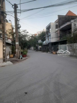 sát bến xe q8 trước nhà 10m, đậu xe hơi trước thỏi mái , nhà chiều ngang khủng 10m, ,kdc hiện hữu