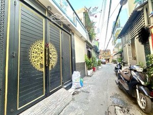 bán nhà đẹp 60m2 tại nguyễn thị thập, 6 tỷ nhỉnh, 4 tầng kiên cố , xe hơi đến nhà ,1 đời chủ