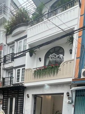 nhà đường cách mạng tháng tám hẻm 8m ôtô quay đầu thoải mái q10 giáp q3, q1, tb .