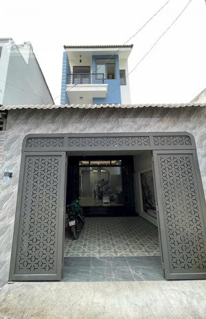 chính chủ cần bán trệt 2 lầu ở p.đông hoà. giáp ql1k, gần s.thị go. đường thông 3,5m.3pn,3wc.dt 74m