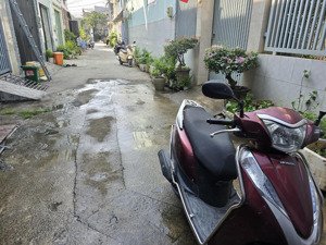 nhà lò lu cách 100m. dt 72m2 2 tầng 2 phòng ngủ đường xe hơi giá 3.9 tỷ.