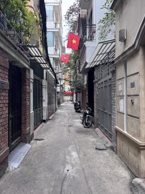 bán gấp nhà thái thịnh 44m2 - 6 tầng - thang máy - lô góc - gần phố. giá 13 tỷ.