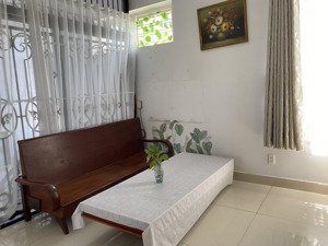 cho thuê lầu 2, nhà mặt tiền đường nguyễn văn khối , p 11 ( cũ )