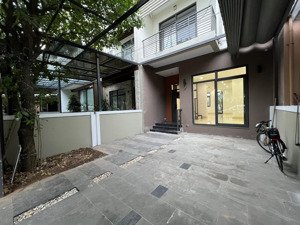 chính chủ cho thuê liền kề kđt starlake, có thang máy. giá thoả thuận