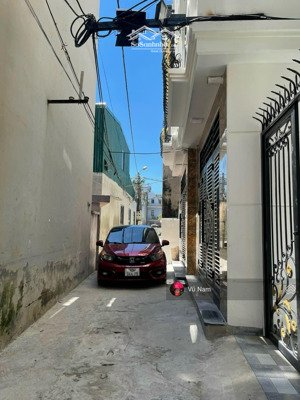 - bán chdv đội cấn 8 tầng thang máy, 30 m oto,pccc đầy đủ, dòng tiền 120tr/tháng giá : 18,5 tỷ tl