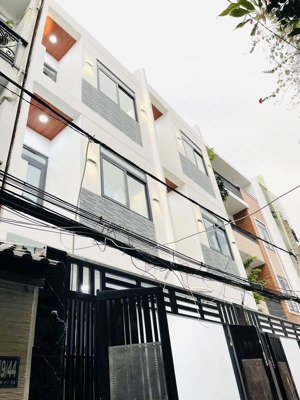 nhà mới xây 100%, 4 tầng (3.8x13m, nở hậu) âu dương lân, p3, q8