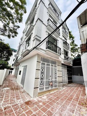 lô góc ô tô đỗ gần. 4 tầng. 30m2. chỉ 3.5 tỷ. di chuyển ql6 cầu mai lĩnh khoảng 10p. lh 