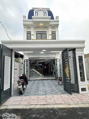 nhà mới hoàn thiện nội thất cao cấp đường nhựa ô tô vào tận nhà dt: 110m ngang 5m