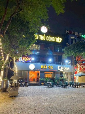 cho thuê mặt phố nguyễn khánh toàn, diện tích 200m x 2 tầng + sân 260m, mt 25m, giá thuê 170 triệu