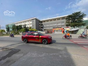 bán nhà 4.4*18m gần cây xăng lã xuân oai, chỉ 5.2 tỷ, đường oto 6m thông