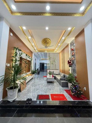 bán nhà như hình cc, mặt tiền đường tth9, q12. giáp gò vấp. 4x20m, 4tầng, giá 9.1tỷ, lh0937205202