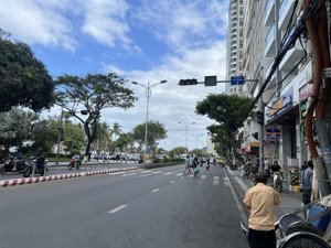 cần bán gấp khách sạn chuẩn 3 sao mặt tiền trần phú, lộc thọ, trung tâm tp nha trang