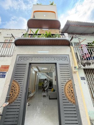 bán gấp nhà mới 3 tấm ngay ngã tư bốn xã, gần đầm sen giáp tân phú.