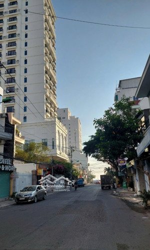 bán nhà 3 tầng 117,6m2 ngang 4,8m chỉ 10,8 tỷ. đang cho thuê 25tr/th. đường sao biển. bắc nha trang