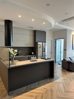 cần bán căn hộ tòa 17t4 hoàng đạo thuý, dt: 152m2, 3pn, nhà full nội thất, giá: 13 tỷ
