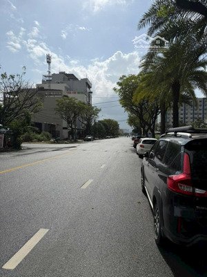 bán lô đất siêu đẹp gần khán đài pháo hoa đường hồ hán thương diện tích: 100m