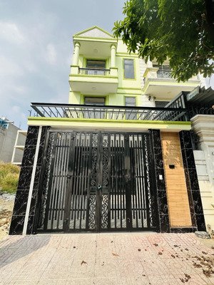 bán nhà mới 100% , trong khu dân cư phúc đạt - phú lợi, diện tích 5x20 - vị trí đẹp gần chung cư