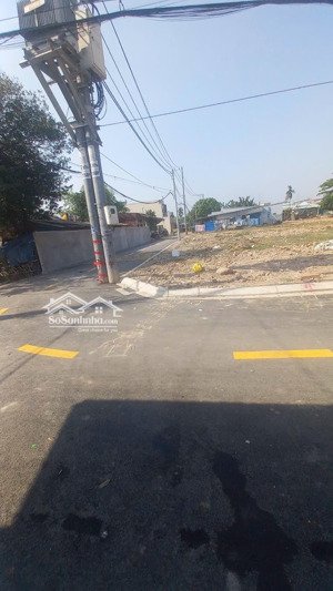 bán 8 lô f0 bà điểm 4, phạm văn sáng, vào 300m, giá 3tỷ7