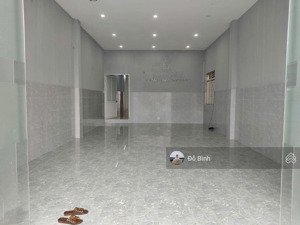 cho thuê nhà đường 10m5 : bùi trang chước - phòng khách rộng