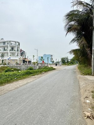 gần ngã 5 chợ tân bửu - cách bình chánh 4km - đoạn giáp bình chánh (ko bị qh)