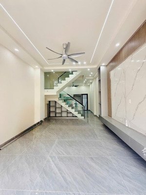 nhà đẹp giá rẻ 51 m2 tại lã xuân oai 3 tầng btct vào ở ngay chỉ 6.9 tỷ