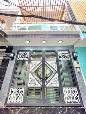 nhà đẹp vào ở liền diện tích lớn gần phú mỹ hưng quận 7 ,nhà có sổ hồng