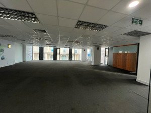 văn phòng mặt tiền đường hoàng sa , dt 200m2/sàn trống suốt siêu đẹp