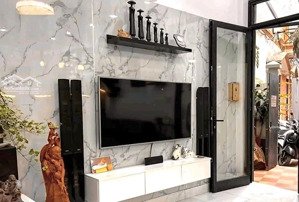 cô xuân ban nha kim mã - gần phố - còn rất mới - 40m ra mặt phố, trước nhà quay xe rộng