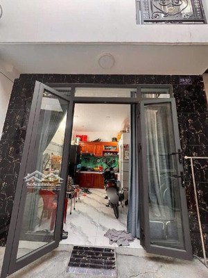 bán nhà đường chiến lược - bình trị đông - btct 18m2 - nhà mới ở ngay - khu dân trí - nhỉnh 2 tỷ