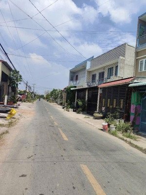 6,5 x 28m -mt đường nhựa 8m, thông ra ql1a, dt835 - cặp ranh bình chánh