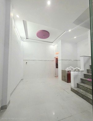 hàng hiếm rẻ chỉ 2ty3x phường nguyễn văn cừ gần khu nguyễn thị định biển quy nhơn
+nhà 2 tầng 40m2.