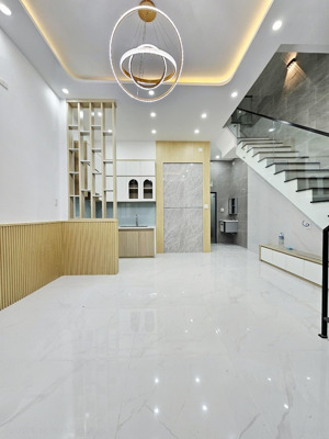 bán nhà mới đẹp vào ở đón tết ngay(3p.ngủ)
phường ngô mây quy nhơn , 49m2 , giá 3 ty xxz
gần trường