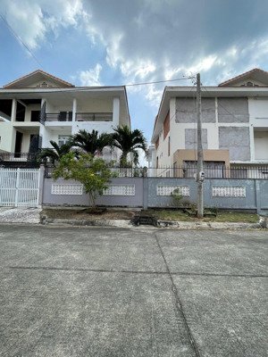 bán biệt thự thô 200m2 hùng vương t.p bà rịa sổ hồng hoàn công giá 4 tỷ 700