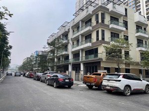 e chuyên bán nhà diện tích rộng 280m, mt 14 mét giá chưa đầy 62 tỷ chủ cần bán trong 02 tháng