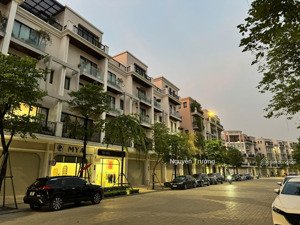 bán lô liền kề view phố đi bộ 75m2, 5tầng, full đồ cao cấp, kđt the manor central park. giá 33 tỷ