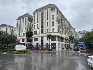 8tầng thang máy -- himlam vạn phúc -- dòng tiền 120 triệu / tháng