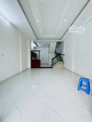 hẻm xẻ hơi thông đường 385, p. tăng nhơn phú, nhà 3 tầng, 4 phòng ngủ, giá ghỉ 7t.