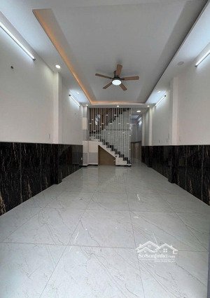 chủ cần bán gấp nhà lê văn quới cách mặt tiền chỉ vài bước chân