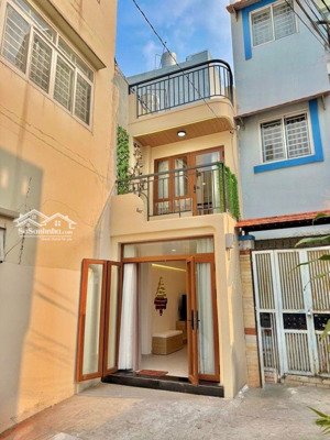 chu văn an bình thạnh
diện tích: 43m (3x14.5); nở hậu nhẹ tài lộc.