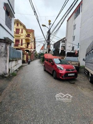 nhà 4 tầng mới tinh, dt 33m giá nhỉnh 4 tỷ, hộ khẩu long biên