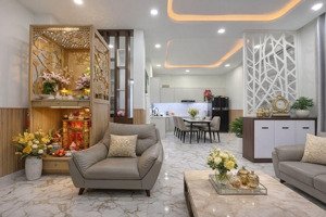 nhà ngang lon 8m xây 2 tâng btct với 2pn kế công viên