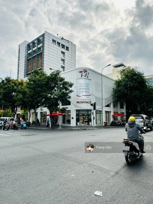 bán nhà 300m2 - 10x30m - mặt tiền hai bà trưng quận 1. sẵn gpxd 2 hầm - 9 tầng - giá 130 tỷ