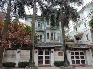 bán gấp bt mỹ đình, dt 220mx4t, mt 14m, có hầm, mặt vườn hoa, giá 52 tỷ