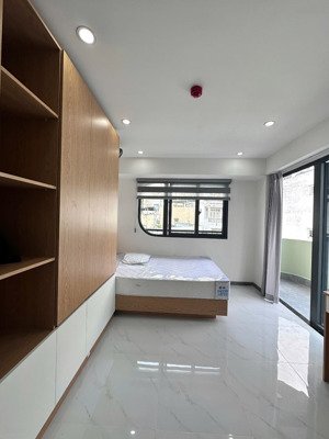 khai trương căn hộ studio ban công full nội thất gần vòng xoay dân chủ q3