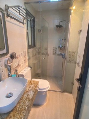 cho thuê căn hộ apartment tại ngõ 193 trích sài. ban công thoáng view mặt hồ. chỉ 7tr