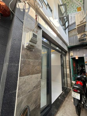 2,75 tỷ còn tl nhà mới đẹp ko lộ giới shr khu hiện hữu ngang 3,8